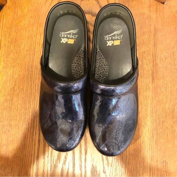 Dansko Blue/Black, Patent Leather Clogs, Size 39/8.5 - Picture 2 of 8